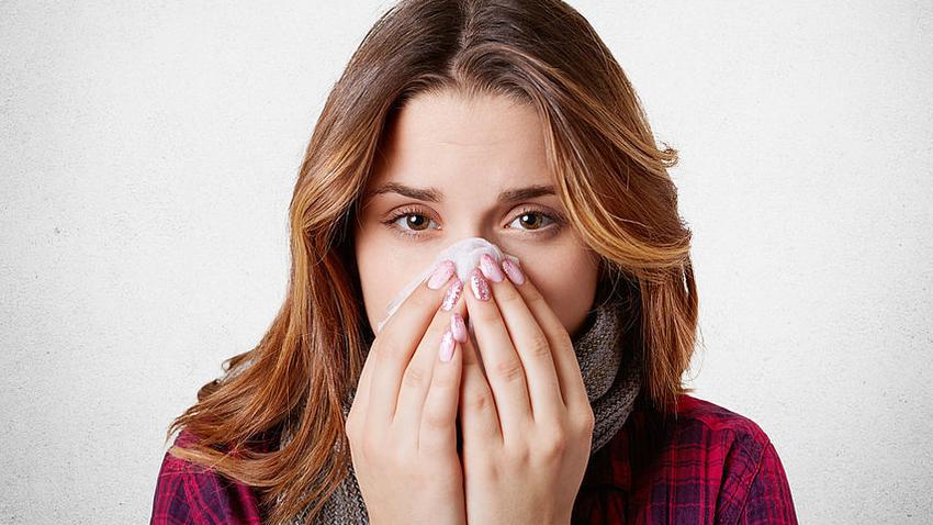 Schnupfen (Rhinitis) » Ursachen, Symptome & Behandlung | MeinMed.at