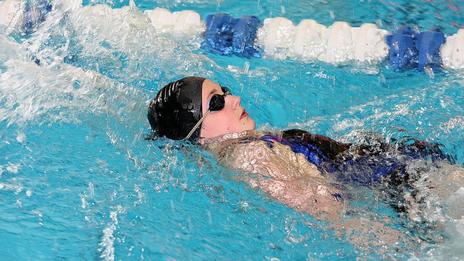 Schwimmen kann bei Kniegelenksarthrose helfen