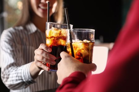 Kann Alkoholkonsum das Schnarchen begünstigen?