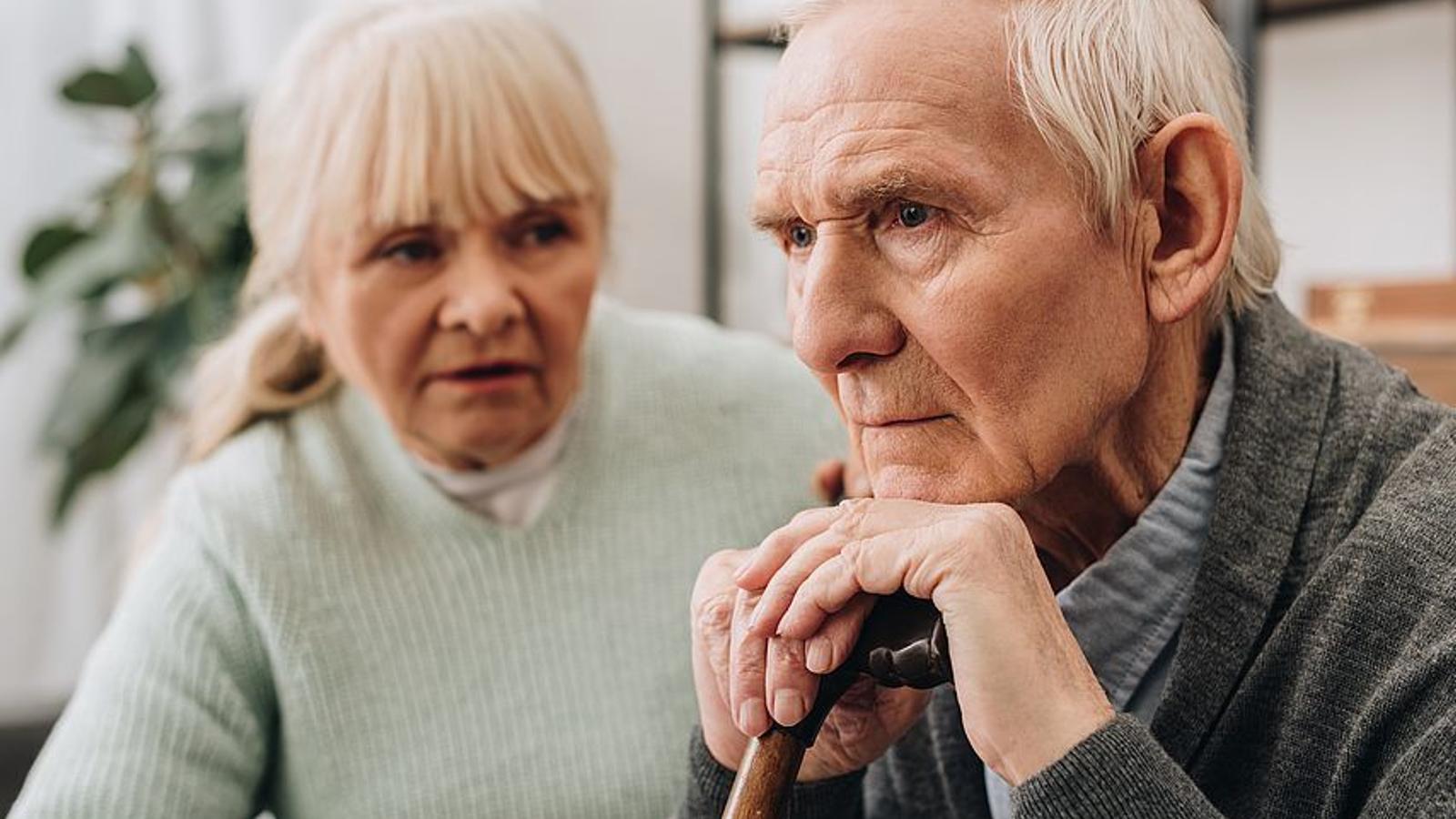 Frau mit einem demenzkranken Ehemann. 